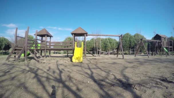 Parque infantil de madeira — Vídeo de Stock