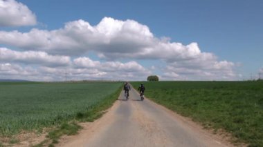 Alandaki Bisiklete binmek