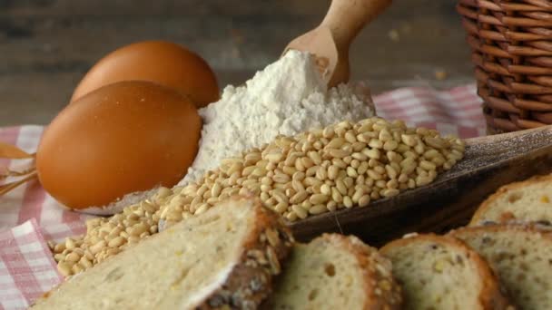 Brot Mehl Weizen Ei Lebensmittel Konzept — Stockvideo