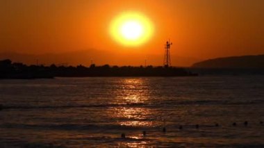 Gün batımı ve deniz feneri