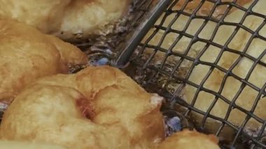 Geleneksel Türk Donutu Lezzetli Sokak Tatlısı Lokma Petrolde Kaynadı 