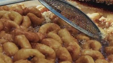 Geleneksel Türk Donutu Lezzetli Sokak Tatlısı Lokma Petrolde Kaynadı 