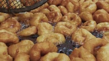 Geleneksel Türk Donutu Lezzetli Sokak Tatlısı Lokma Petrolde Kaynadı 