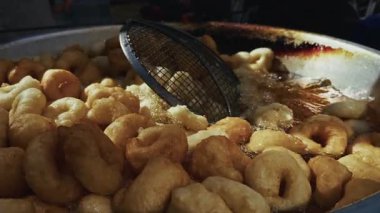 Geleneksel Türk Donutu Lezzetli Sokak Tatlısı Lokma Petrolde Kaynadı 