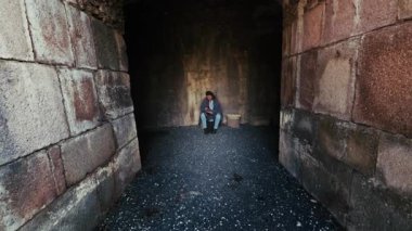 Antik Roma Hastanesi Arkeoloji Öğrencisi Pergamon Asclepieion Tüneli