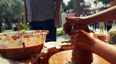 Seramik Atölye Sanatında Clay Pot ile Çalışmak