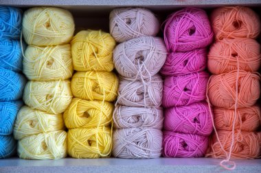 Renkli iplik topları yün kumaş Dükkanı