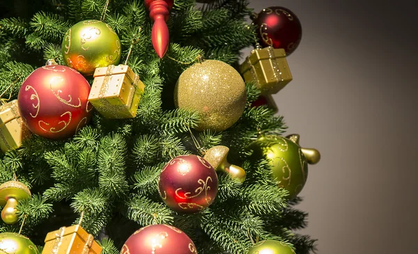 Weihnachtsfeier Dekoration bunte Kugeln auf Baum — Stockfoto