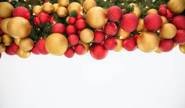 Vánoční oslava dekorace barevné koule na stromeček — Stock fotografie