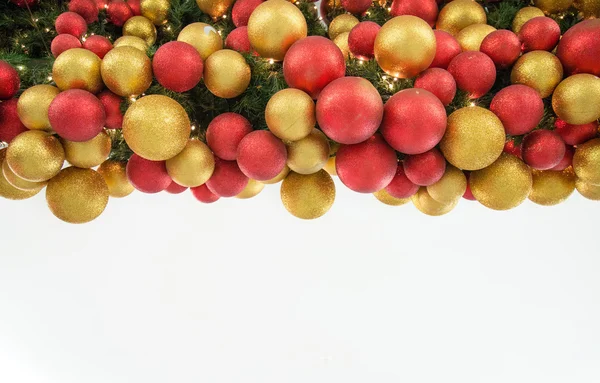 Décoration de Noël boules colorées sur l'arbre — Photo