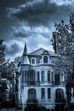 Korkunç korku ve mistik siyah ve beyaz ev
