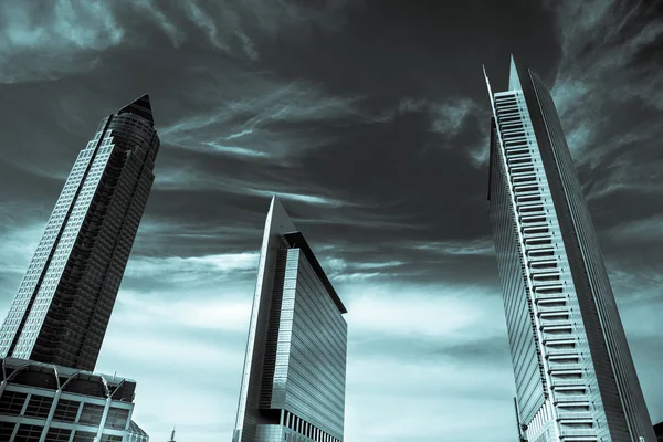 Frankfurt iş kuleleri siyah beyaz manzara — Stok fotoğraf
