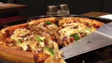 İtalyan sıcak pide Pizza peyniri mantar domates ve et ile