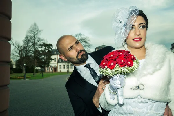 Pareja casada joven — Foto de Stock