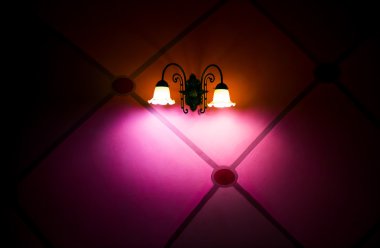 Pembe ışık parlaklık lamba ve dekoratif duvar arka plan