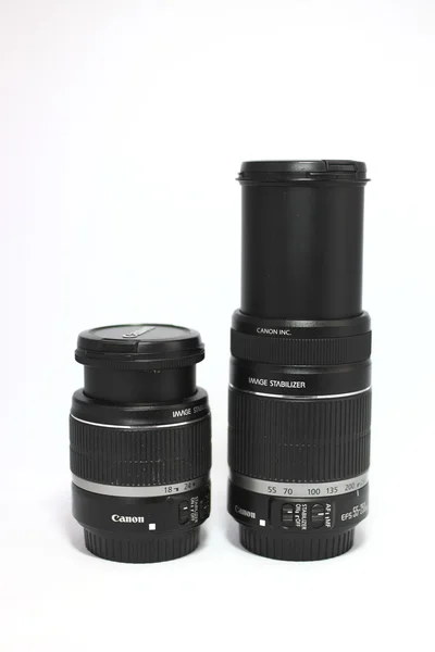 Canon ef-s 55-250mm f 4-5,6 und canon ef-s 18-55mm f 3,5-5,6 — Stockfoto