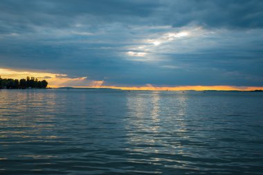 Göl Constance 'da gün batımı