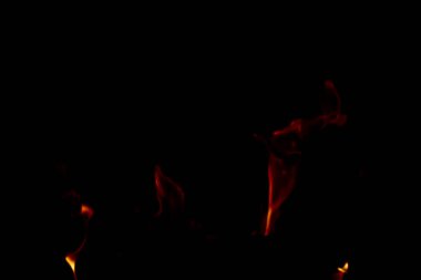 Fotokopi alanı olan siyah arkaplan üzerindeki turuncu alevlerin ince arkaplanı