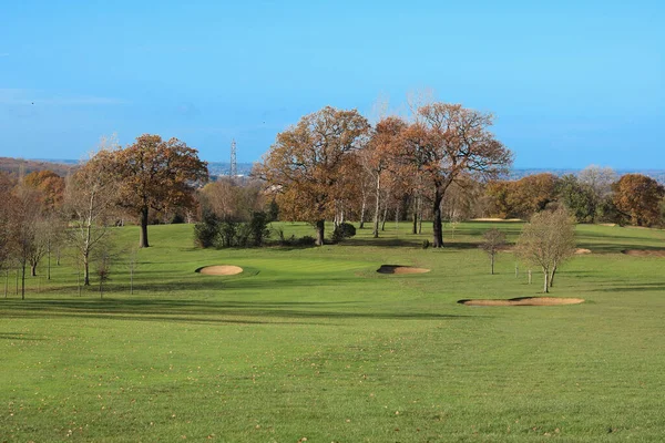 15 November 2020 England, Storbritannien: Udsigt over golfbanen med kopiplads - Stock-foto
