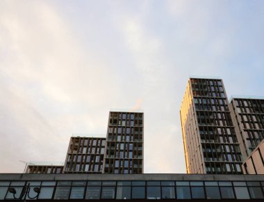 2 Aralık 2020 - Harrow UK: Telif uzaylı yüksek binaların manzarası
