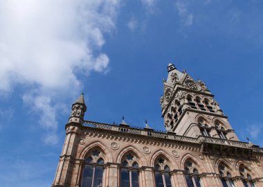 10 Haziran 2021 - Chester, UK: Şehir merkezi kilisesinin tam çerçeve görüntüsü