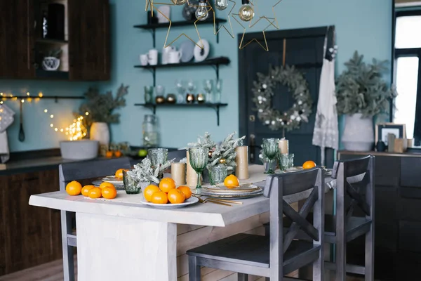 Elegante Mesa Navidad Con Mandarinas Para Las Celebraciones Año Nuevo — Foto de Stock