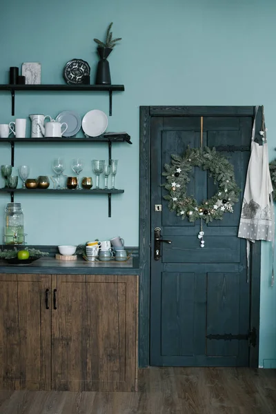 Muntblauw Keukeninterieur Kerstdecor Het Koken Van Diner Thuis Volgens Het — Stockfoto