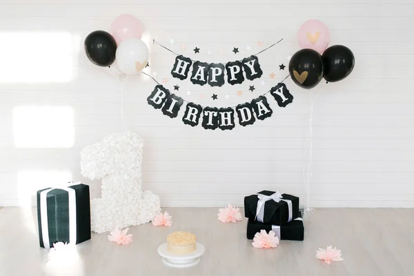 Dekorerad Fotozon För Års Födelsedag För Flickor Tårta Blommor Ballonger — Stockfoto