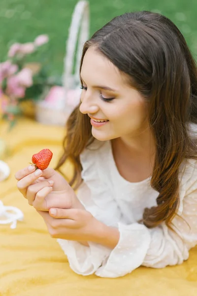 Young Beautiful Woman Gently Weeps Ripe Fresh Strawberries Summer Picnic — Stock Photo, Image