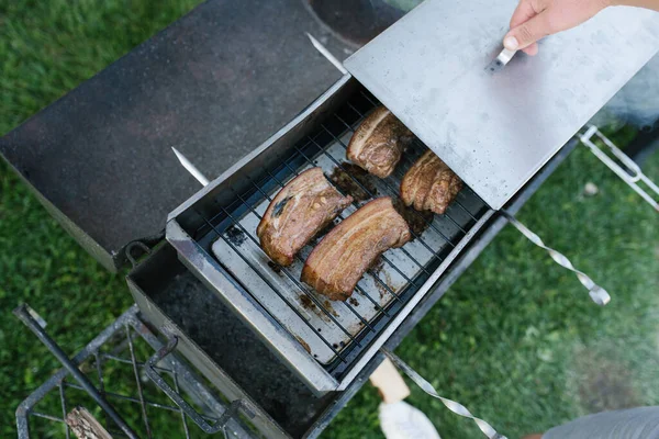 Slanina Udí Kovové Udírně Vzduchu — Stock fotografie