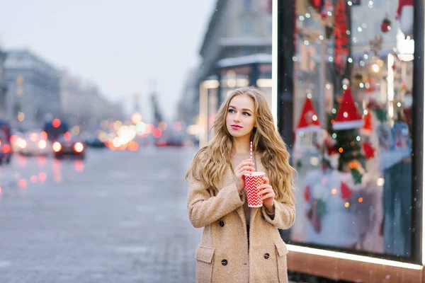 Pretty Girl Coat Standing Street Holding Red White Paper Cup — Stock Photo, Image