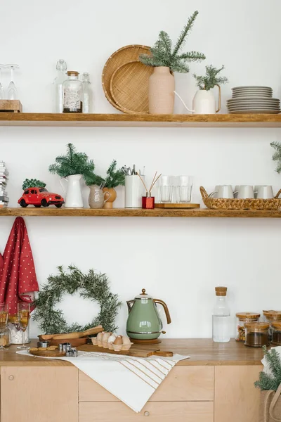 Cocina Invierno Con Decoraciones Rojas Turquesas Utensilios Cocina Navidad Estilo — Foto de Stock