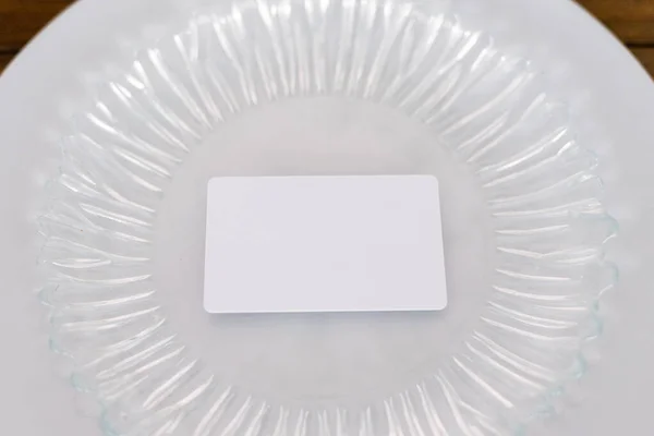 White Blank Mock Guest Card Glass Plate Serving Festive Banquet — Stock Photo, Image