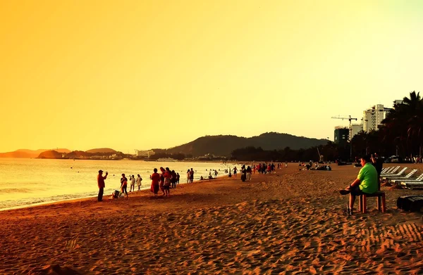 Zonsondergang op de Nha Trang beach — Stockfoto