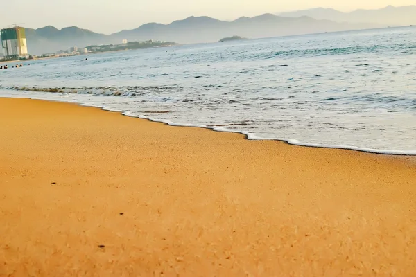 海滩上美丽的落日 — 图库照片