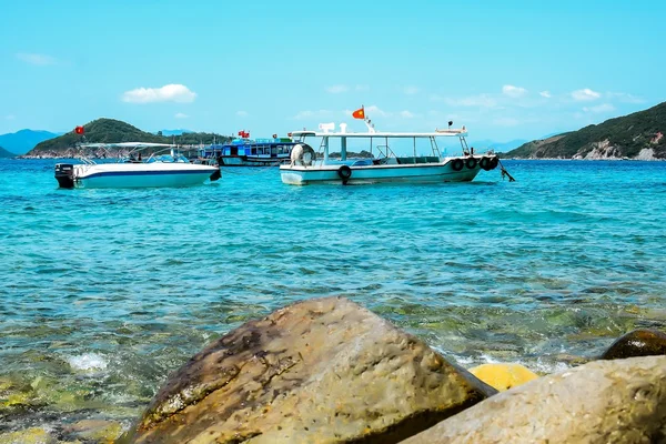 Łodzie na wyspy Hon Chong — Zdjęcie stockowe