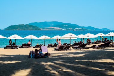 Nha Trang sahilde insanlar