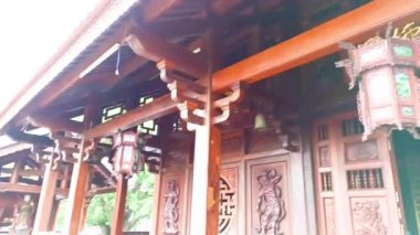 Tu Sac Khai Doan pagoda, Hue 'daki Ruong evi ile Ede' nin uzun evi Buon Ma Thuot, Daklak, Vietnam arasındaki mimari bir kombinasyondur.