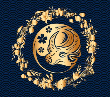 Öküzün 2021 yılının kutlu olsun. Altın zodyak işareti, altın çiçek çelengi tebrik kartı, davetiye, poster, broşür, takvim, el ilanı, afiş