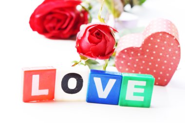 Sevgililer günü kalp gümüş kutusunda