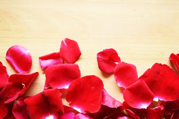 Červená růže a srdce Valentýn — Stock fotografie