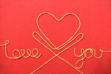 Tel ve işareti yapılmış kalp seni seviyorum