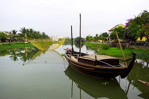 Red de pesca en el río Hoai — Foto de Stock