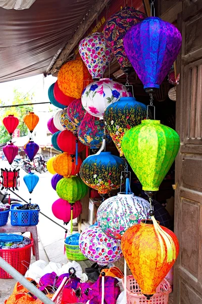 Lanterne artigianali nell'antica città di Hoi An — Foto Stock