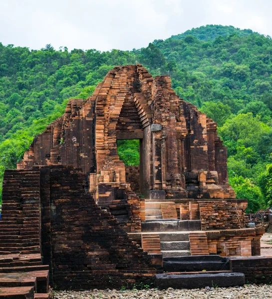 Side structure of My Son Cham tower — Stock Photo, Image