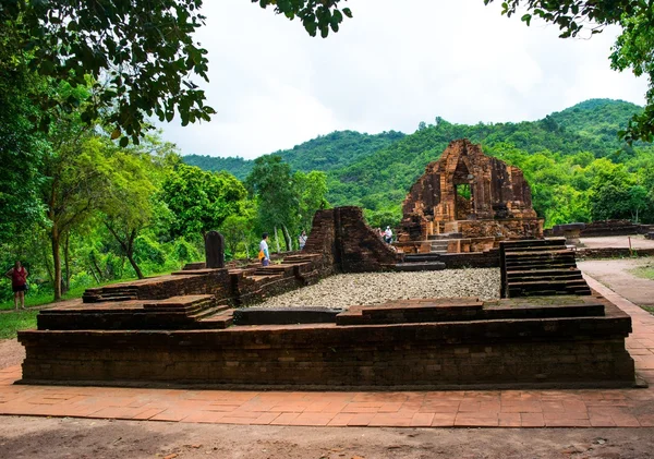 Ruined temple of ancient Champa — Stock Photo, Image