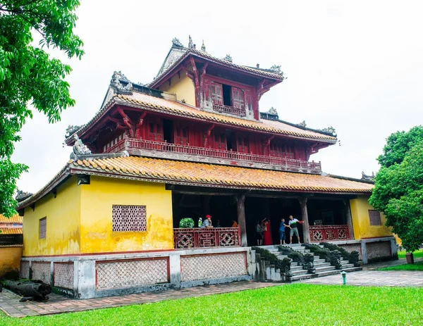 Thien Mu pagoda with Perfume River — Stock Photo, Image