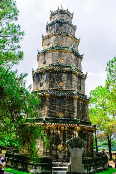 Thien Mu pagoda with Perfume River — Stock Photo, Image