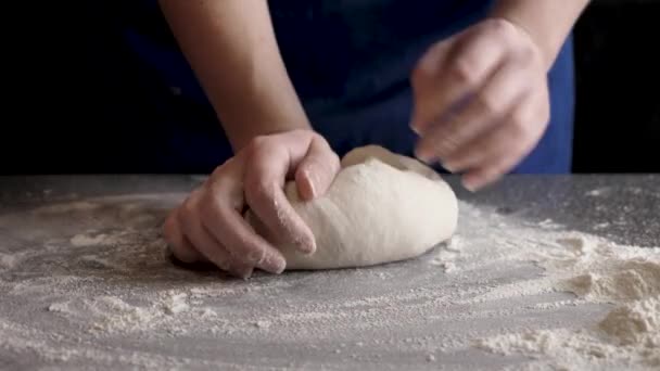 Kneading ciasto, chleb z bliska — Wideo stockowe