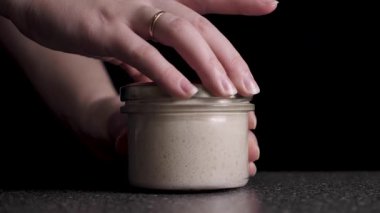 Buğday Yaprağı Kavanozu Açılıyor